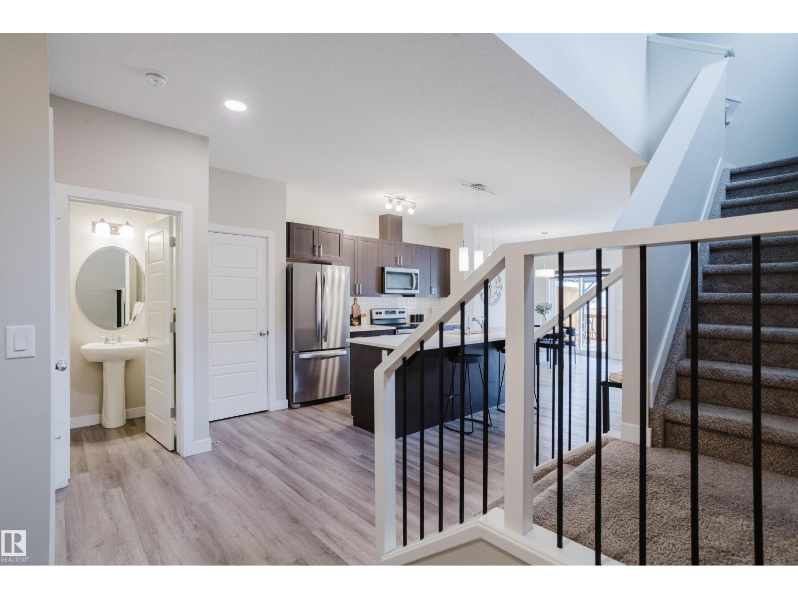 9142 Pear Dr Sw, Edmonton, Alberta  T6X 2N8 - Photo 2 - E4491852