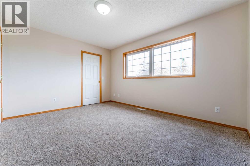 59 Erin Grove Se, Calgary, Alberta  T2B 3L1 - Photo 11 - A2323252