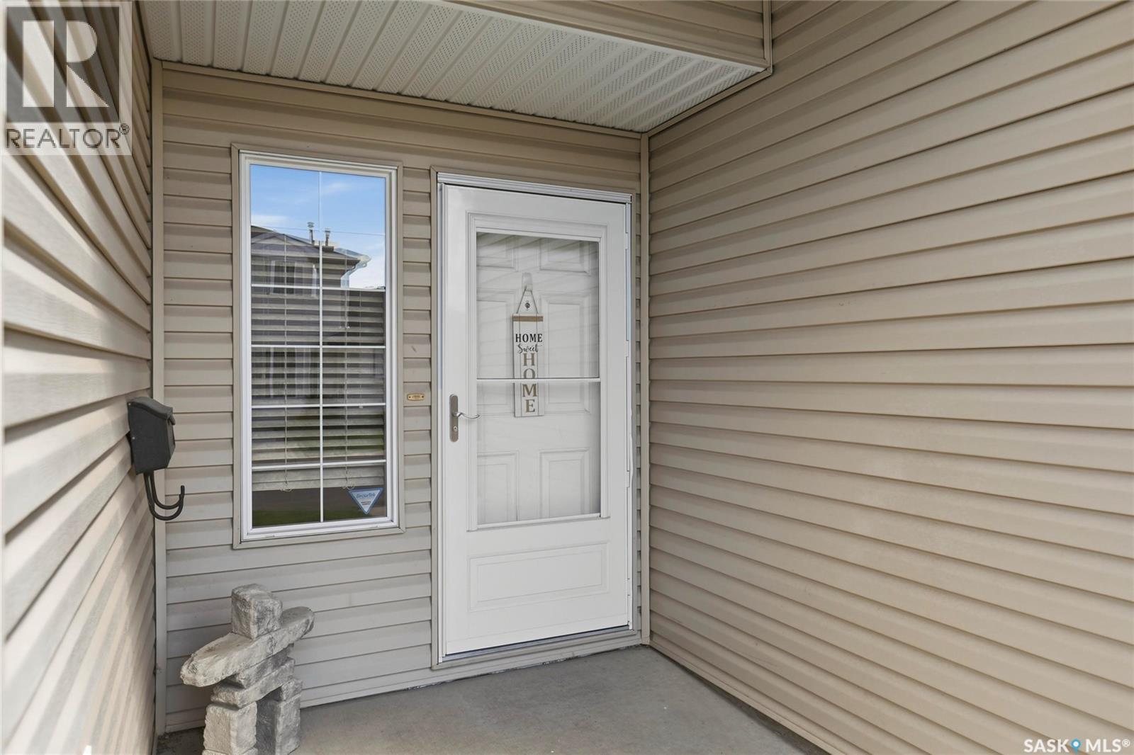 212 Mount Royal Place, Regina, Saskatchewan  S4T 7X9 - Photo 3 - SK040654