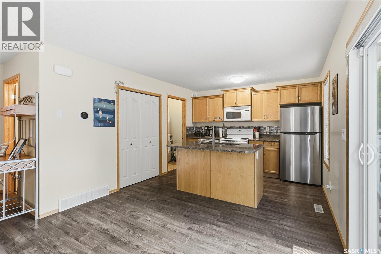212 Mount Royal Place, Regina, Saskatchewan  S4T 7X9 - Photo 6 - SK040654