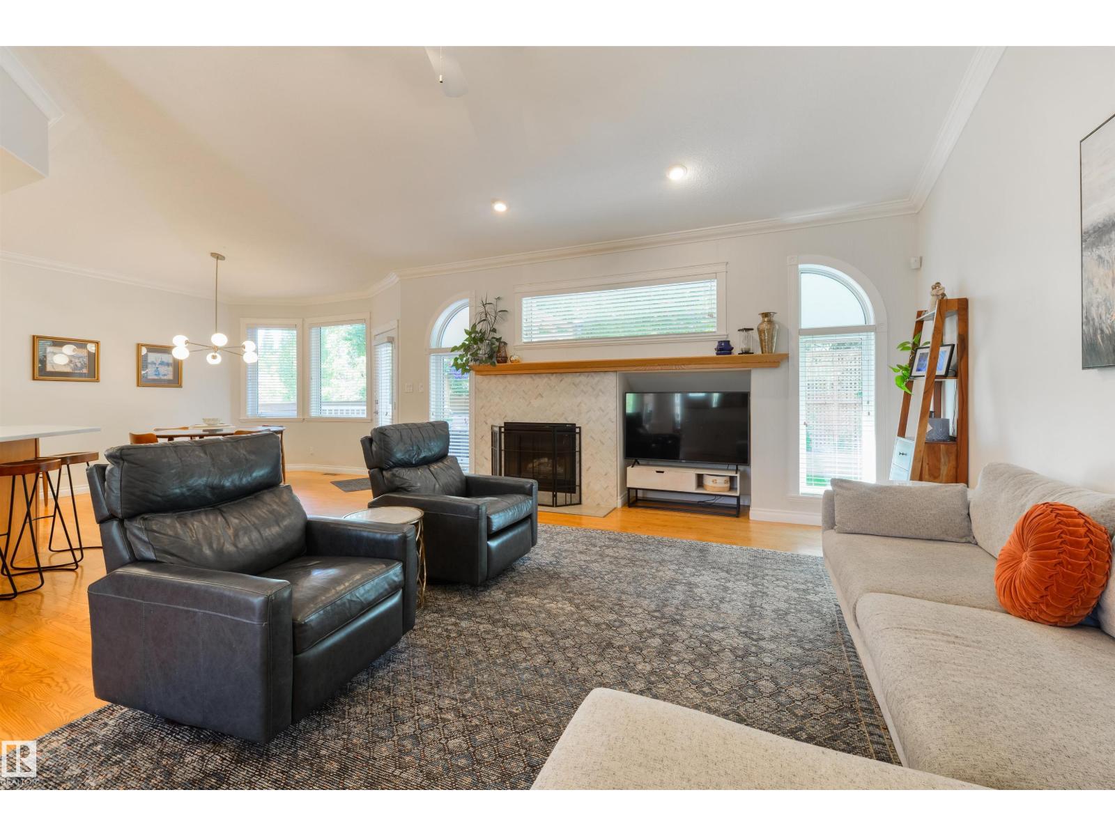 956 Hollingsworth Bend NW, Edmonton, Alberta  T6R 3G8 - Photo 11 - E4495567