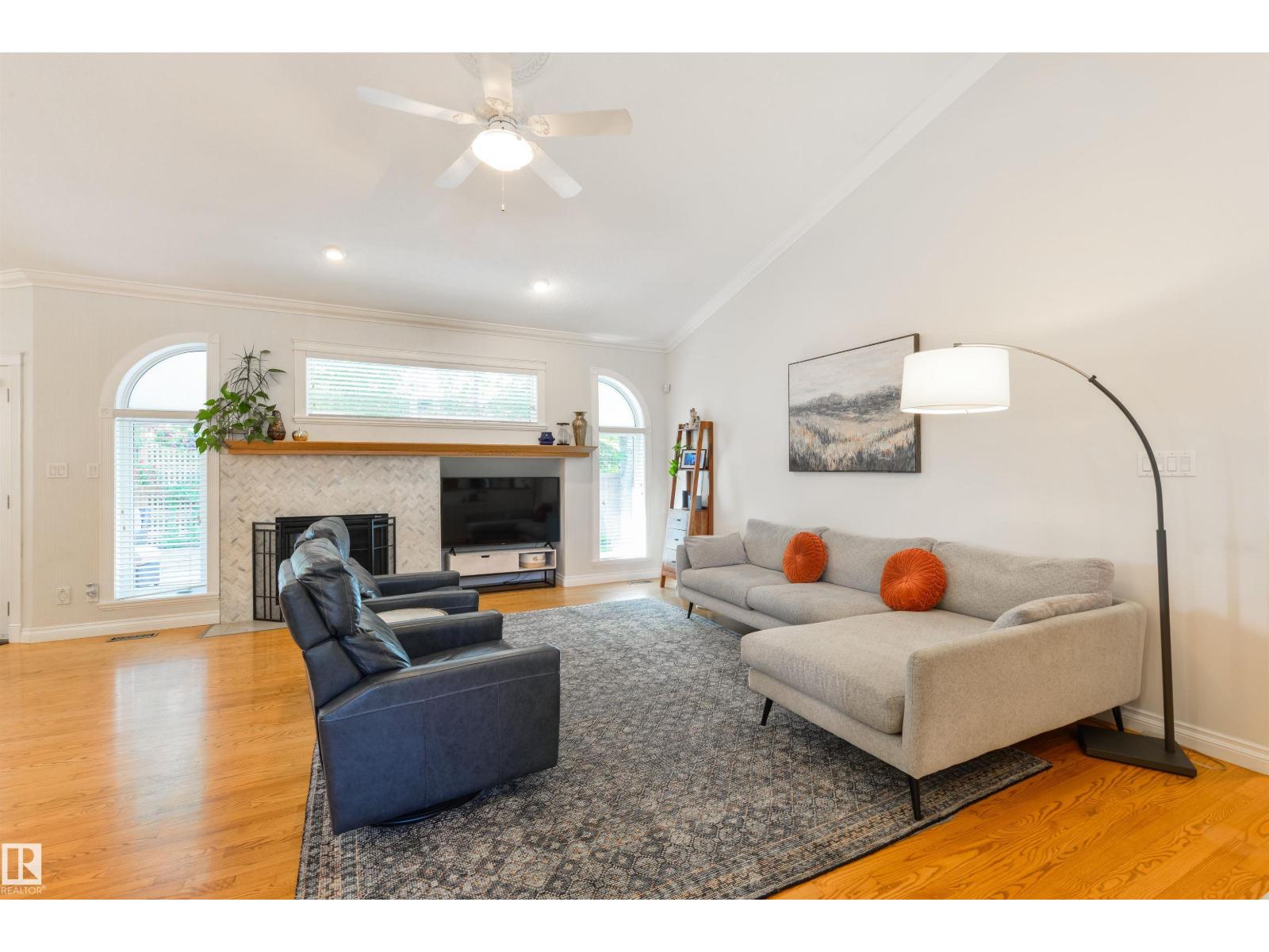 956 Hollingsworth Bend NW, Edmonton, Alberta  T6R 3G8 - Photo 10 - E4495567