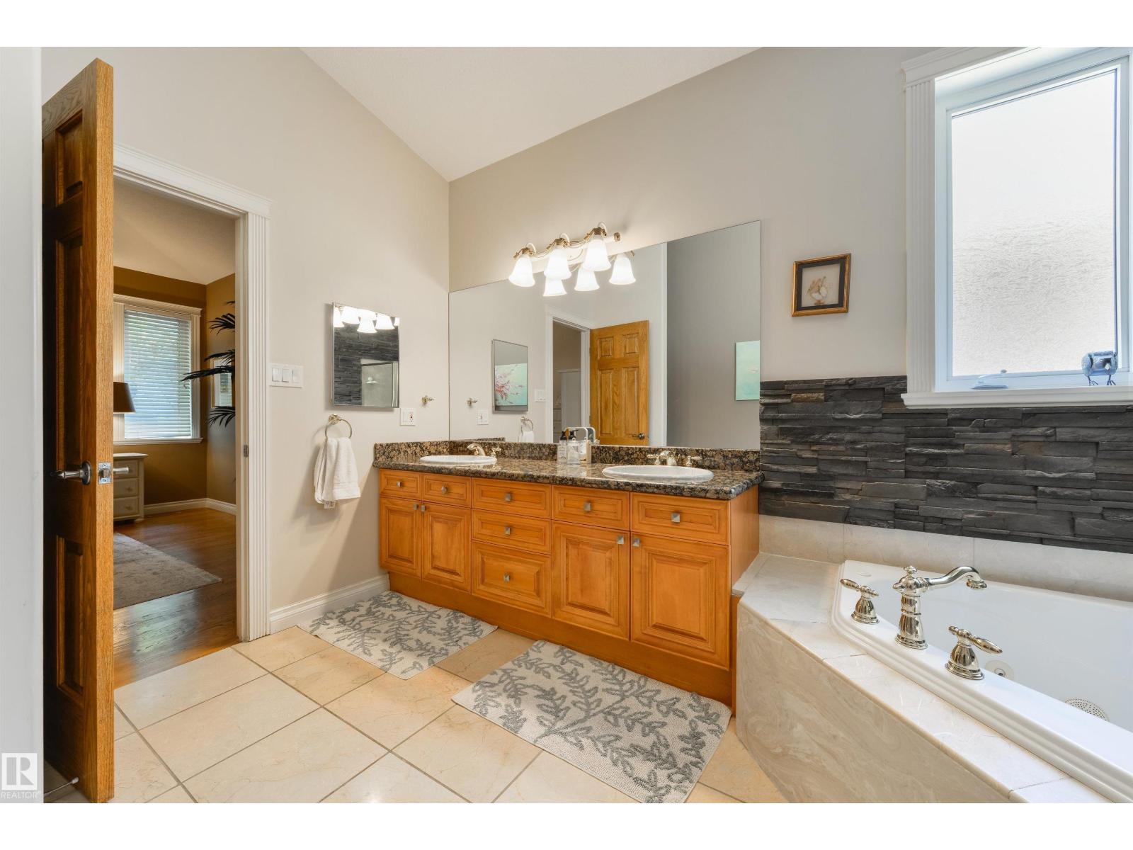 956 Hollingsworth Bend NW, Edmonton, Alberta  T6R 3G8 - Photo 32 - E4495567