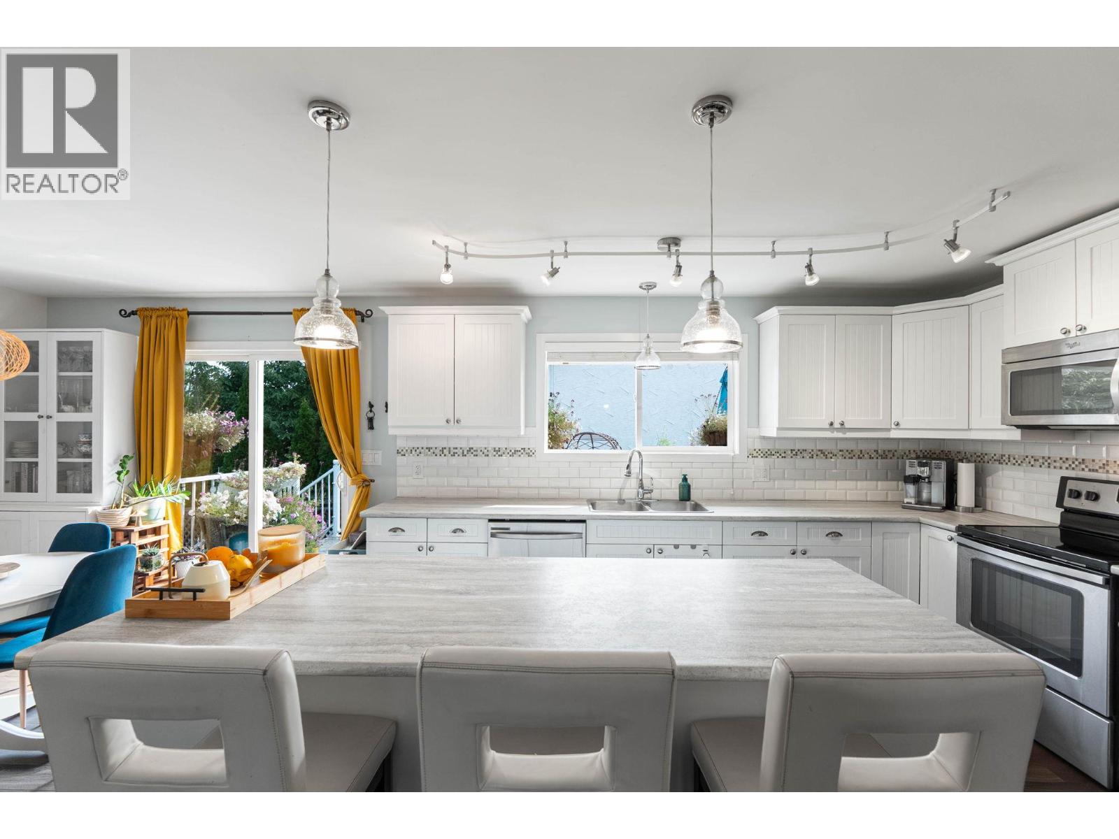 605 Stirling Road, Kelowna, British Columbia  V1X 3X4 - Photo 5 - 10392596