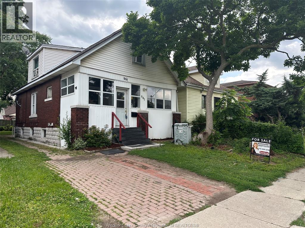 MLS# 26014879: 961 CAMPBELL, Windsor, Canada