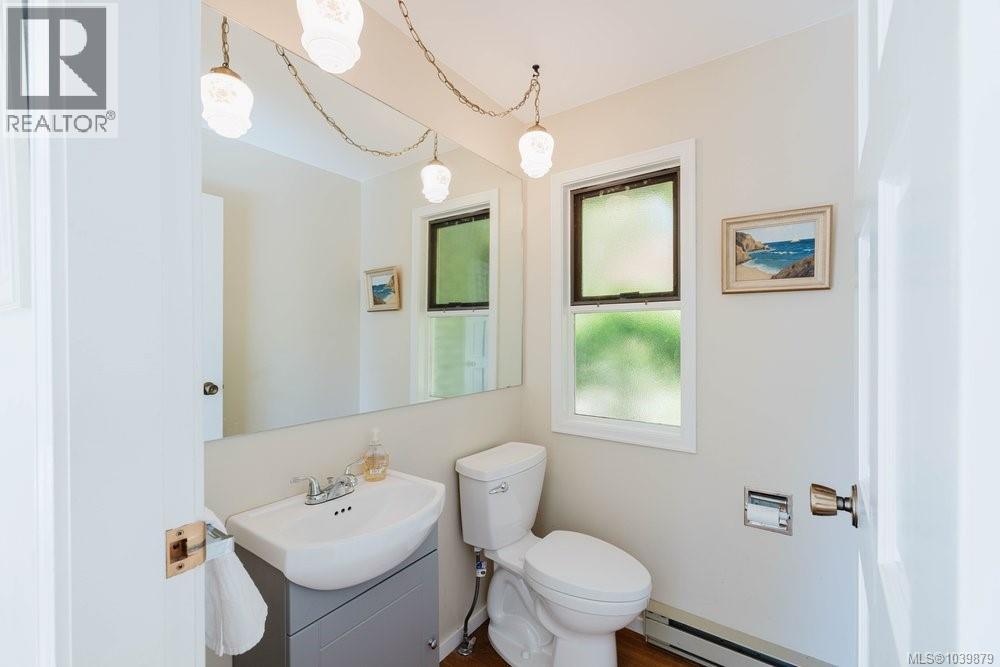 2763 Arbutus Rd, Saanich, British Columbia  V8N 5X8 - Photo 13 - 1039879