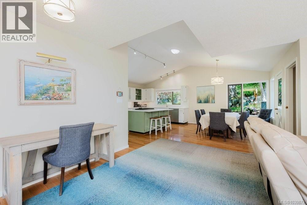 2763 Arbutus Rd, Saanich, British Columbia  V8N 5X8 - Photo 14 - 1039879