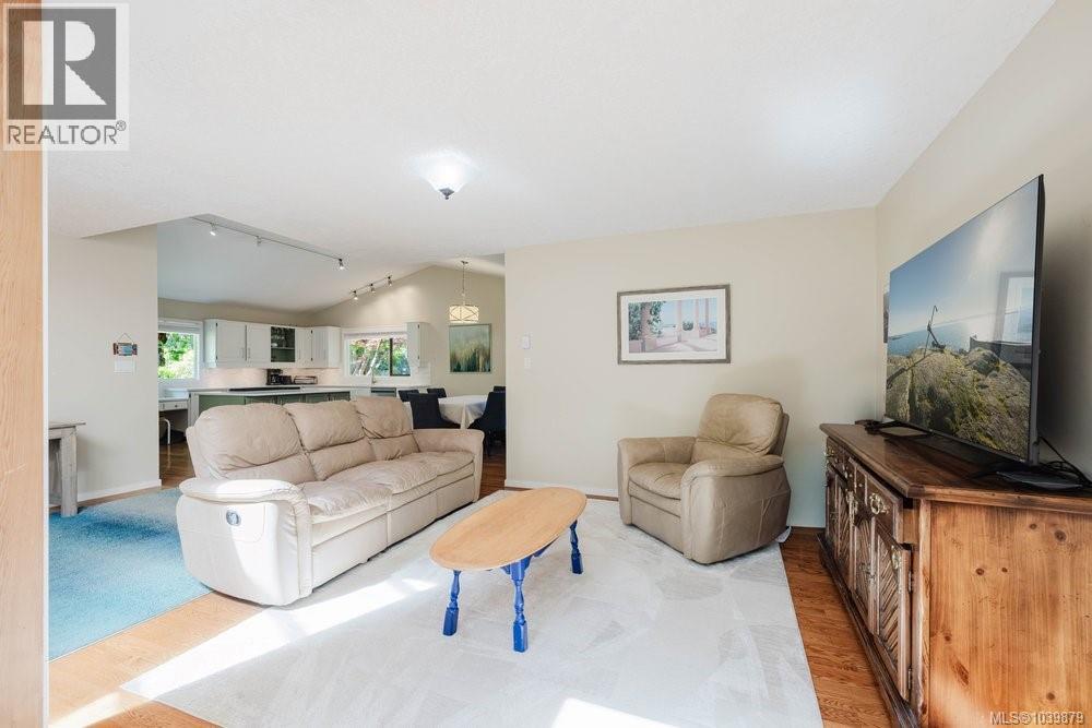 2763 Arbutus Rd, Saanich, British Columbia  V8N 5X8 - Photo 17 - 1039879