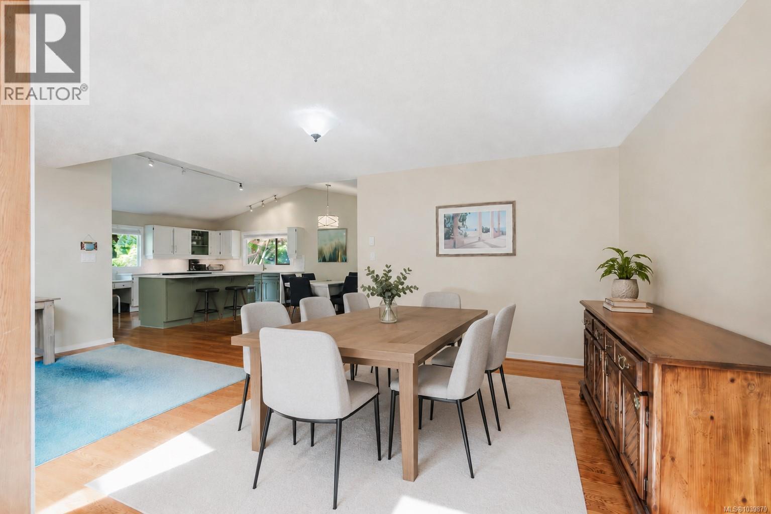 2763 Arbutus Rd, Saanich, British Columbia  V8N 5X8 - Photo 18 - 1039879