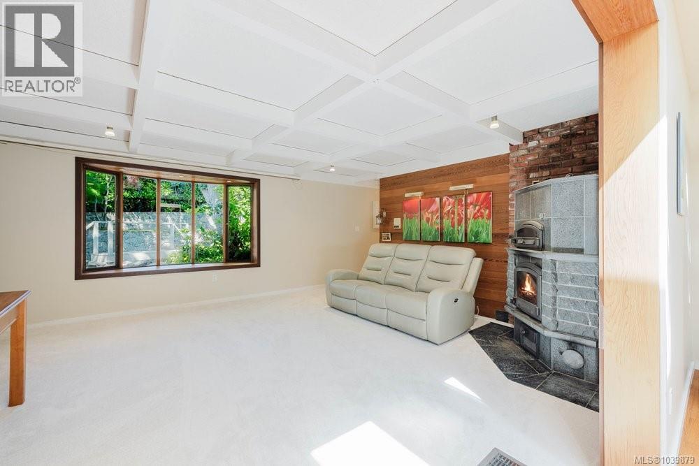 2763 Arbutus Rd, Saanich, British Columbia  V8N 5X8 - Photo 24 - 1039879