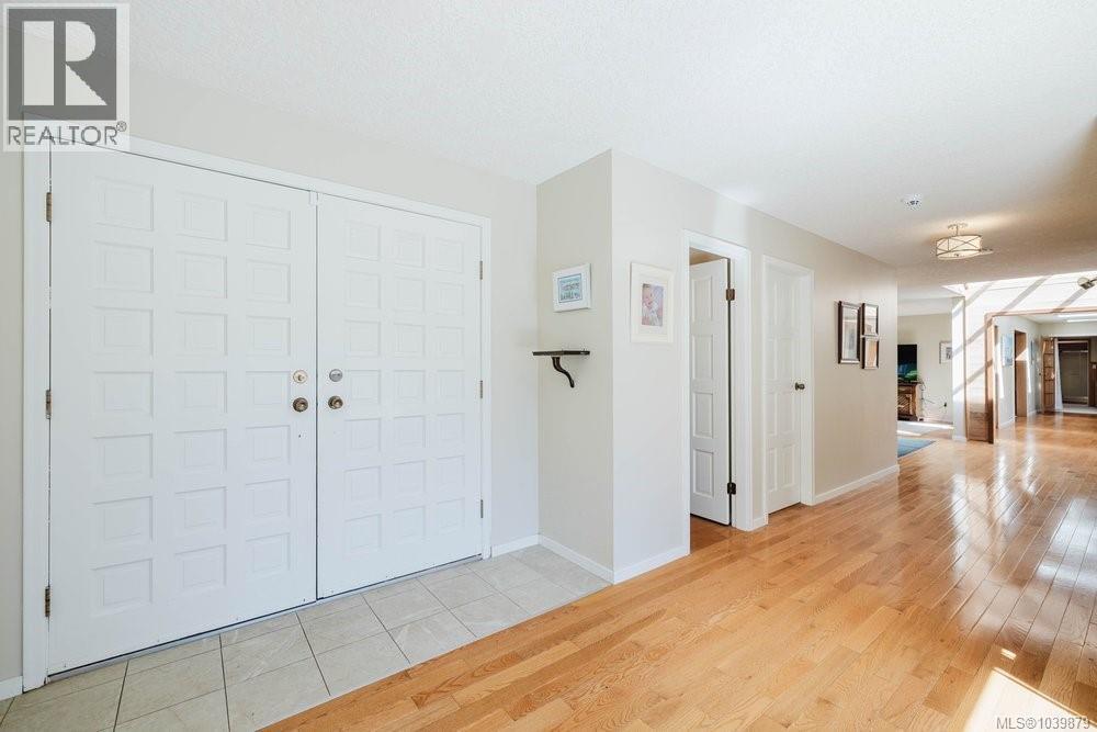 2763 Arbutus Rd, Saanich, British Columbia  V8N 5X8 - Photo 3 - 1039879