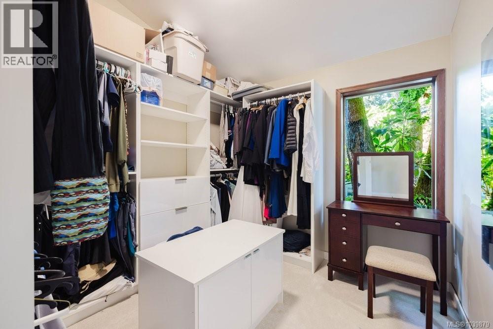 2763 Arbutus Rd, Saanich, British Columbia  V8N 5X8 - Photo 31 - 1039879