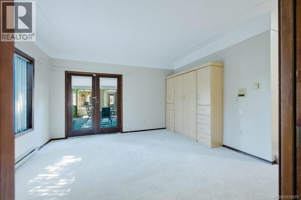 2763 Arbutus Rd, Saanich, British Columbia  V8N 5X8 - Photo 35 - 1039879