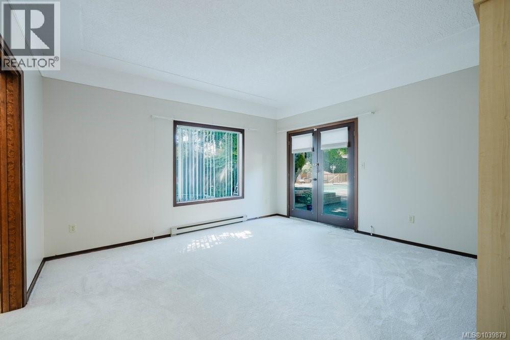 2763 Arbutus Rd, Saanich, British Columbia  V8N 5X8 - Photo 37 - 1039879