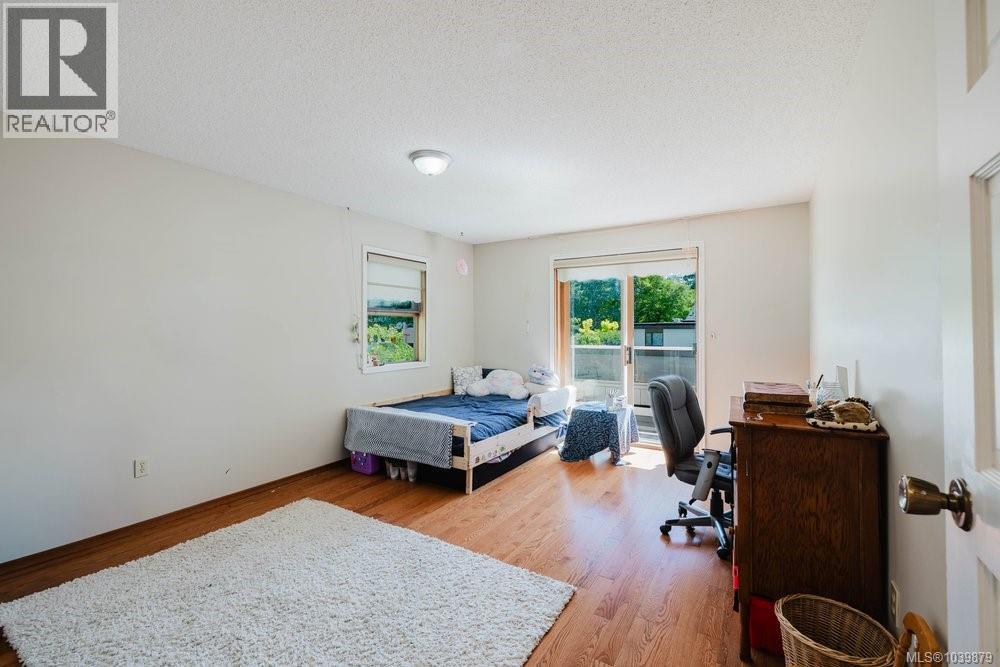 2763 Arbutus Rd, Saanich, British Columbia  V8N 5X8 - Photo 44 - 1039879