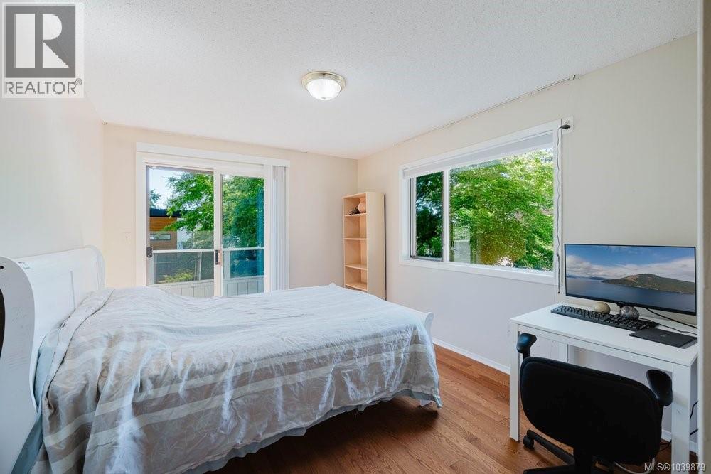 2763 Arbutus Rd, Saanich, British Columbia  V8N 5X8 - Photo 45 - 1039879