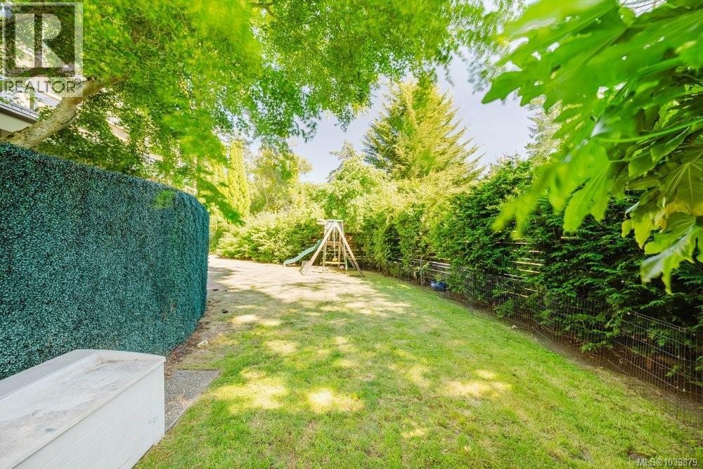 2763 Arbutus Rd, Saanich, British Columbia  V8N 5X8 - Photo 58 - 1039879