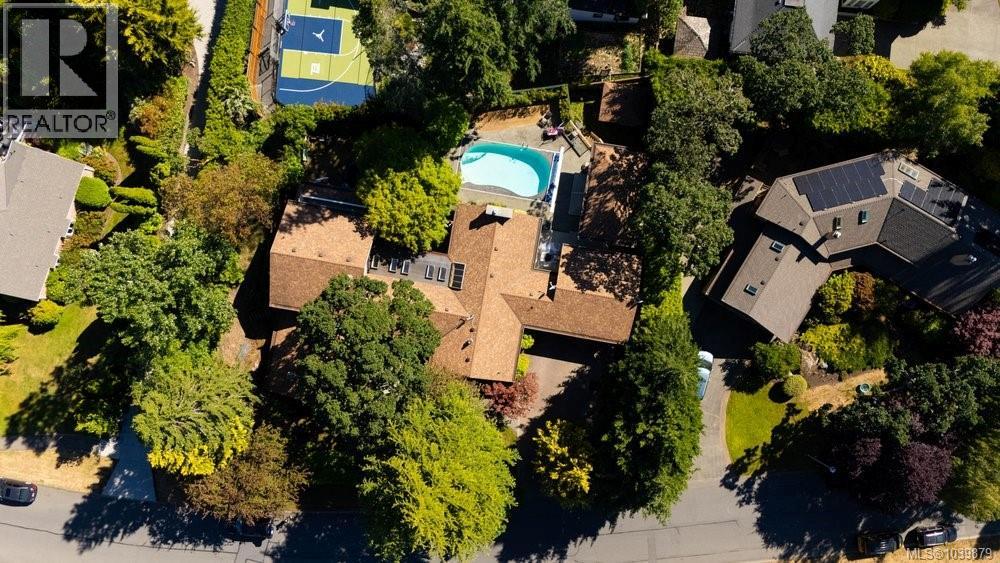 2763 Arbutus Rd, Saanich, British Columbia  V8N 5X8 - Photo 67 - 1039879