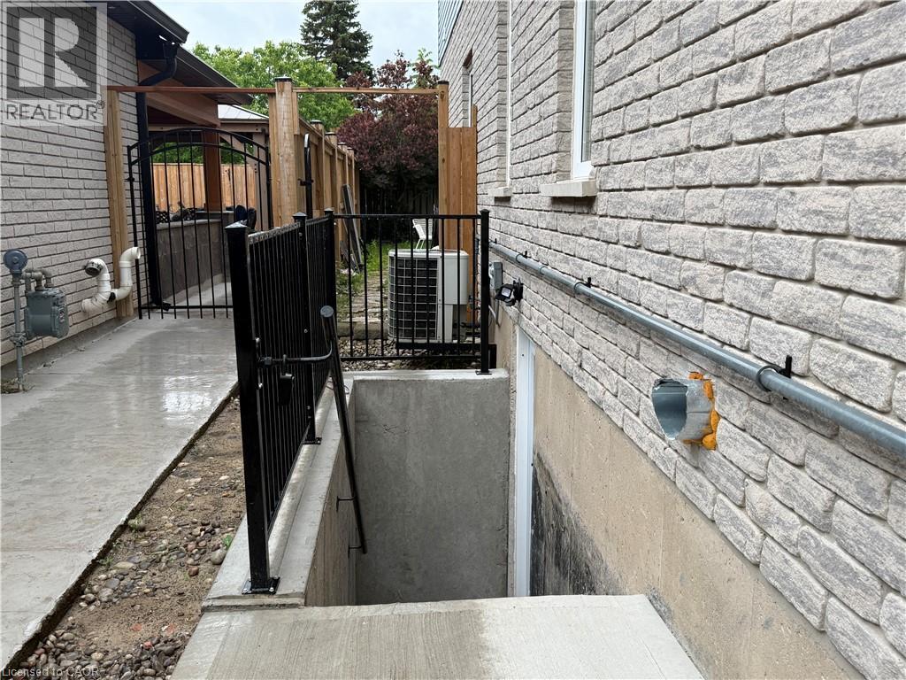 4 Waterside Drive Unit# Lower, Hamilton, Ontario  L8E 5T9 - Photo 2 - 40843076