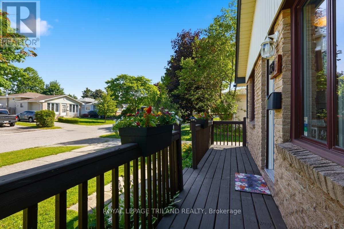 138 Fennell Crescent, London South, Ontario  N6E 2E3 - Photo 5 - X13489518