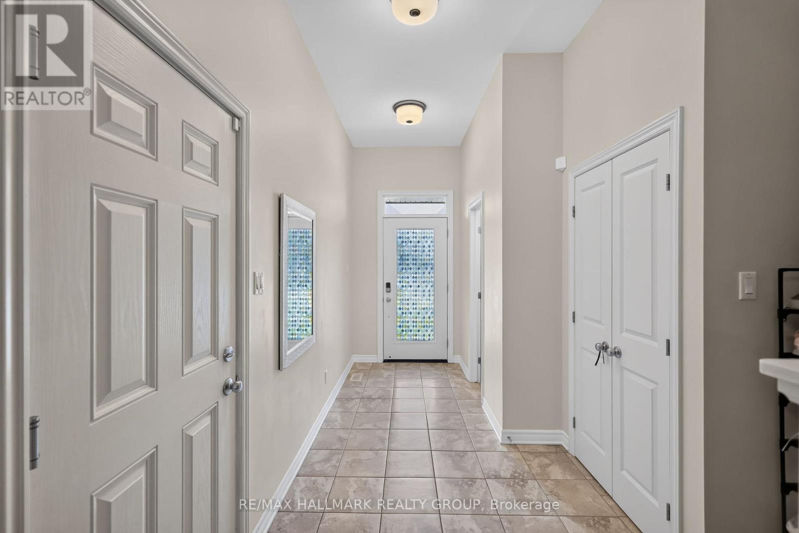 111 Eric Maloney Way, Ottawa, Ontario  K1T 0R2 - Photo 3 - X13487908
