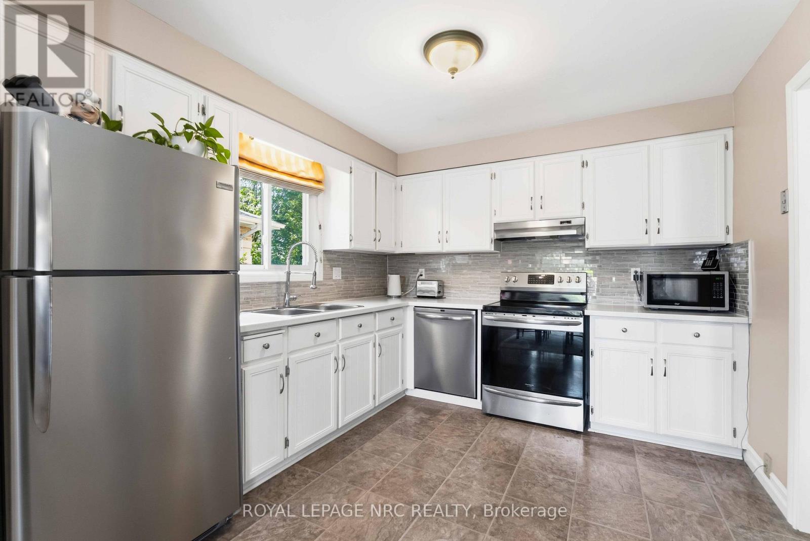 7 Naples Court, Thorold, Ontario  L2V 4S7 - Photo 17 - X13488854