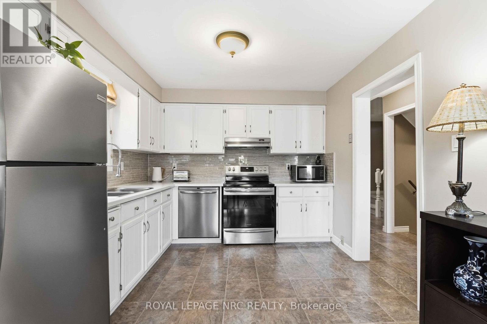 7 Naples Court, Thorold, Ontario  L2V 4S7 - Photo 18 - X13488854