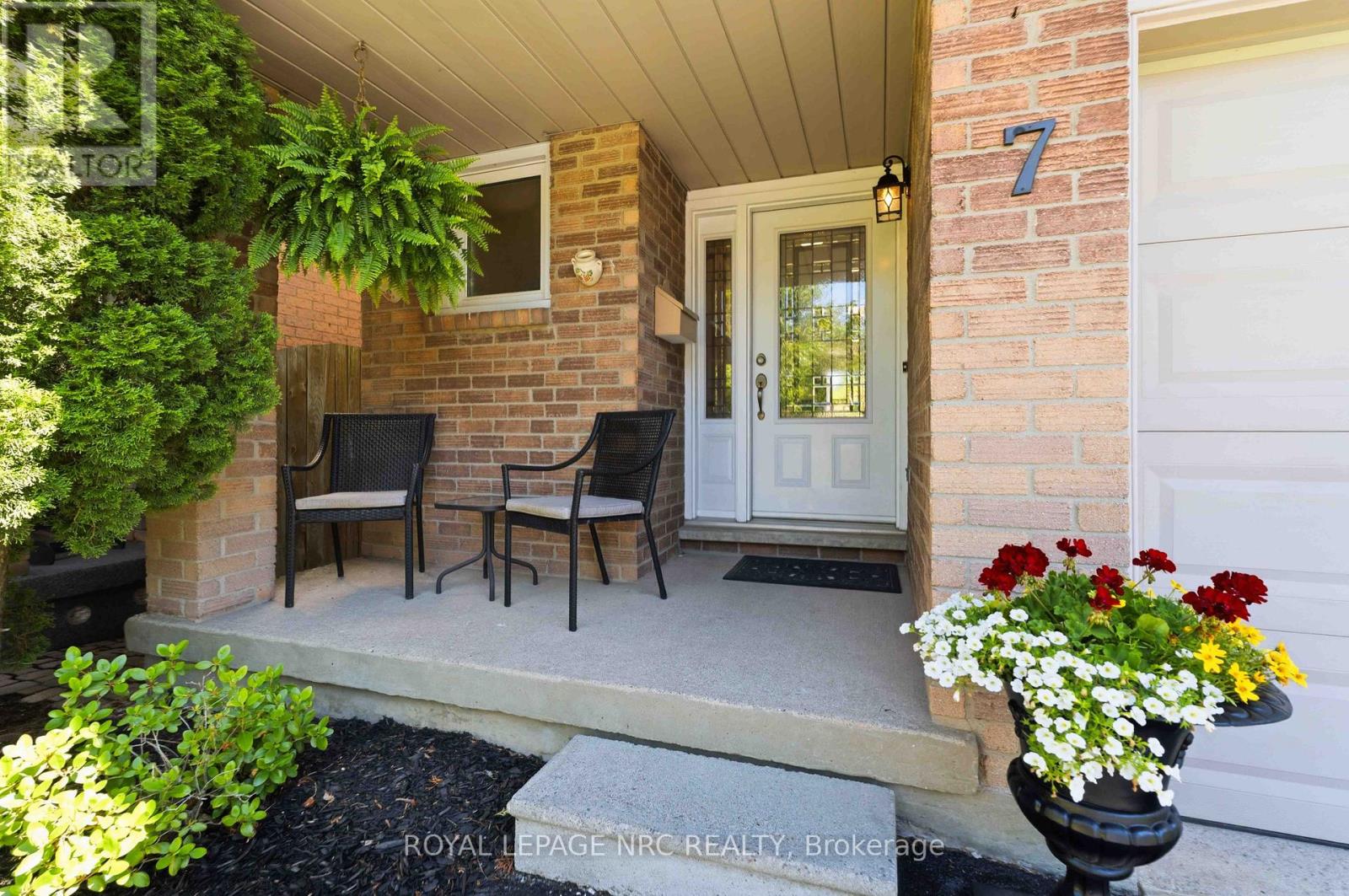 7 Naples Court, Thorold, Ontario  L2V 4S7 - Photo 5 - X13488854
