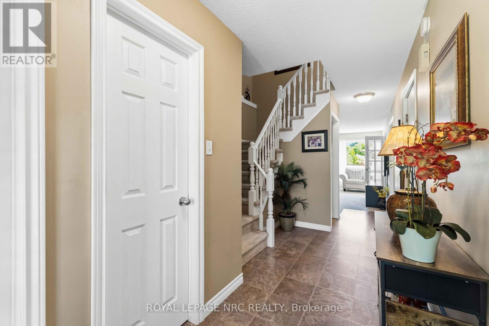 7 Naples Court, Thorold, Ontario  L2V 4S7 - Photo 6 - X13488854