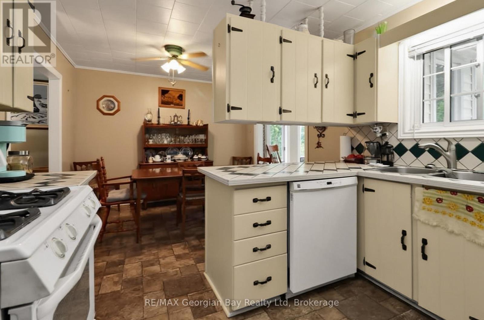 511 Camilla Street, Tay (Port Mcnicoll), Ontario  L0K 1R0 - Photo 9 - S13488706