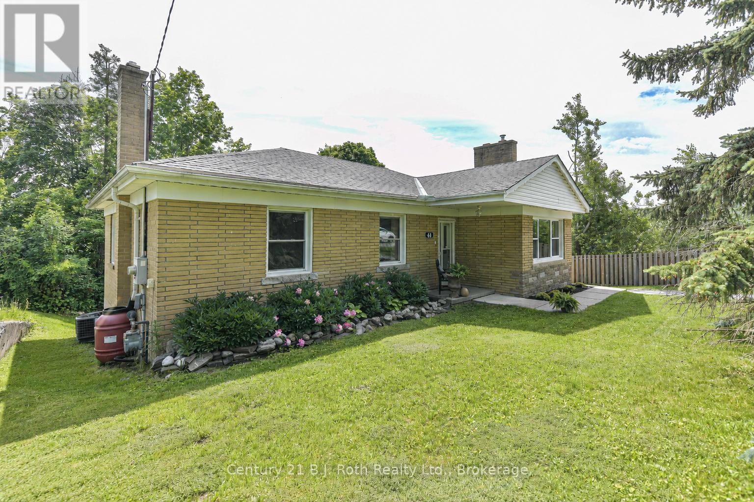 44 Charles Road, Orillia, Ontario L3V 3H4 - Photo 2 - S13489208