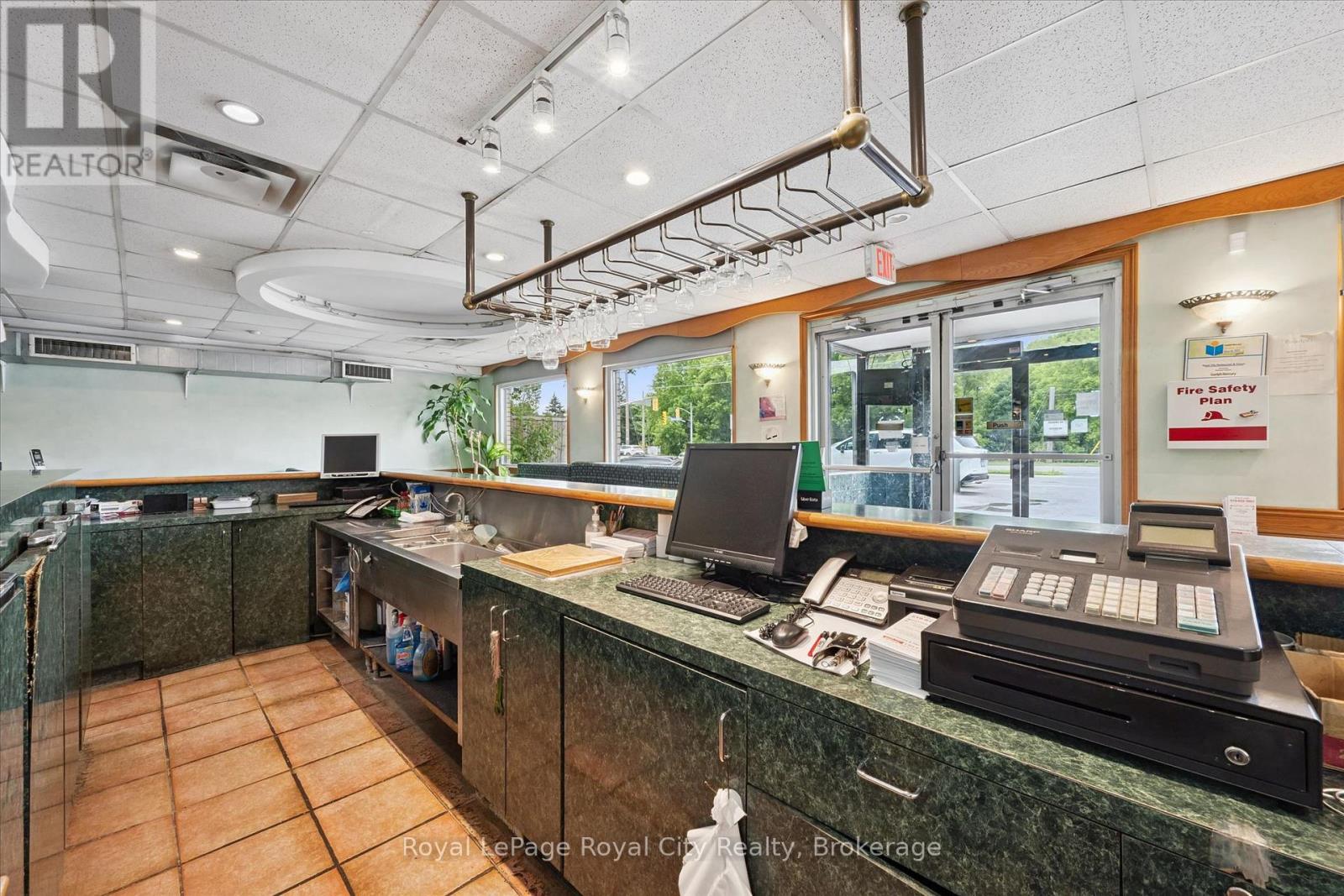 241 Edinburgh Road N, Guelph, Ontario  N1H 5S2 - Photo 4 - X13487590