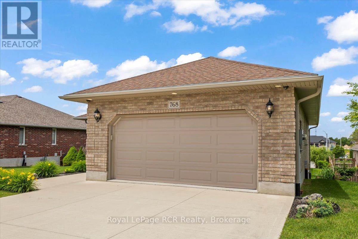 768 16th Street, Hanover, Ontario  N4N 3W8 - Photo 2 - X13488194