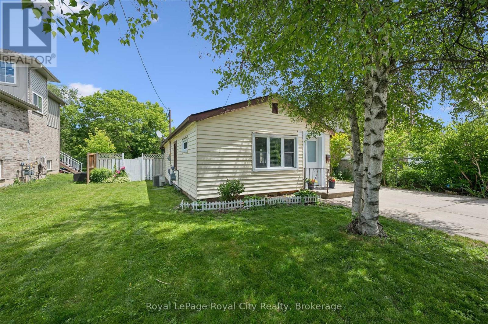 10 Macville Avenue, Kitchener, Ontario  N2K 1T1 - Photo 4 - X13488616
