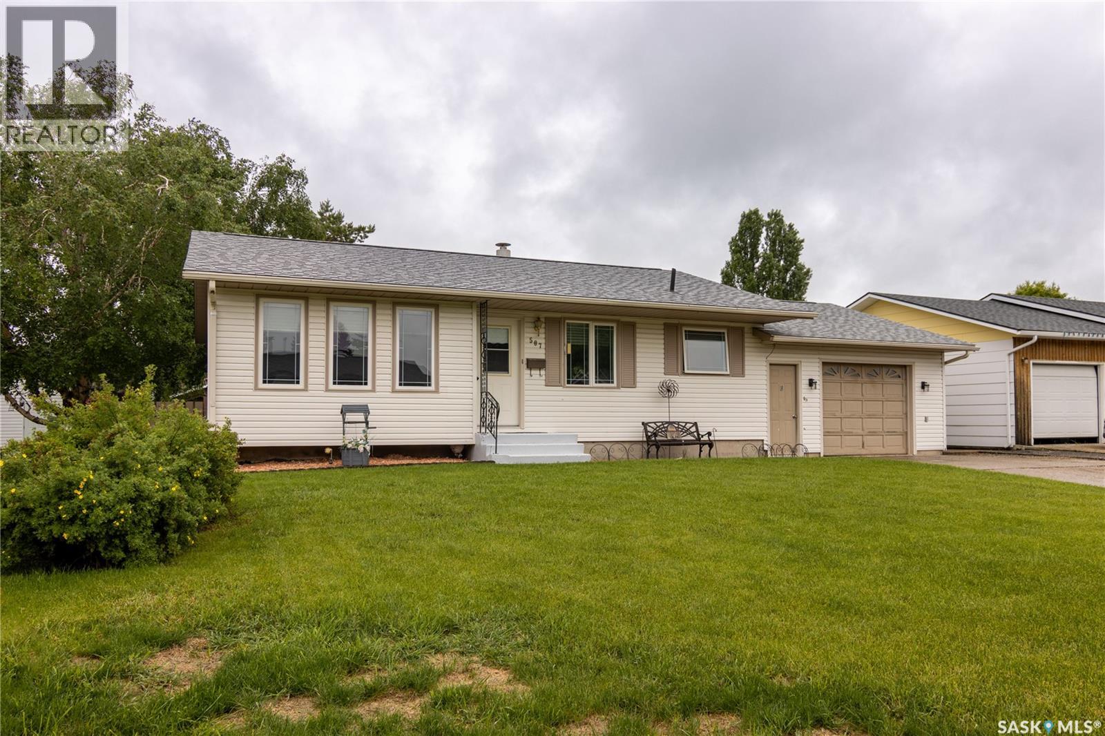 507 Dennis Street, Esterhazy, Saskatchewan  S0A 0X0 - Photo 3 - SK040669