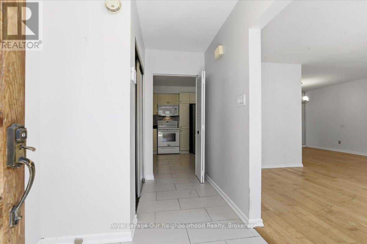 16 Tweedrock Crescent, Toronto, Ontario  M1E 4L5 - Photo 3 - E13487820