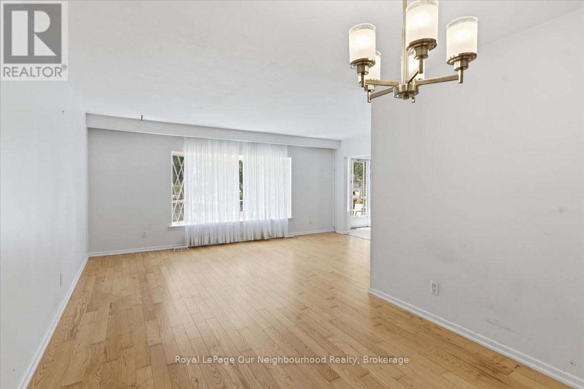16 Tweedrock Crescent, Toronto, Ontario  M1E 4L5 - Photo 7 - E13487820