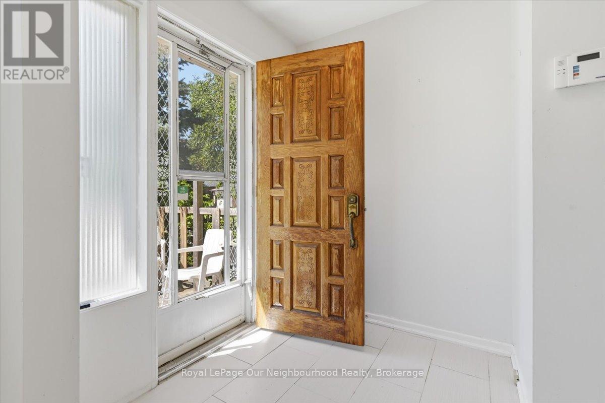 16 Tweedrock Crescent, Toronto, Ontario  M1E 4L5 - Photo 4 - E13487820