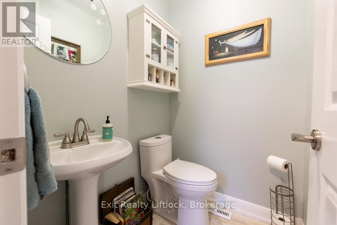84 Hillhurst Crescent, Clarington, Ontario  L1E 2A3 - Photo 9 - E13487932