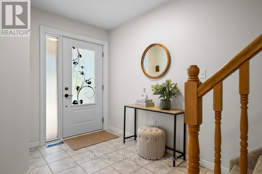 944 Ringstead Street, Kingston, Ontario  K7M 8V2 - Photo 4 - X13487836