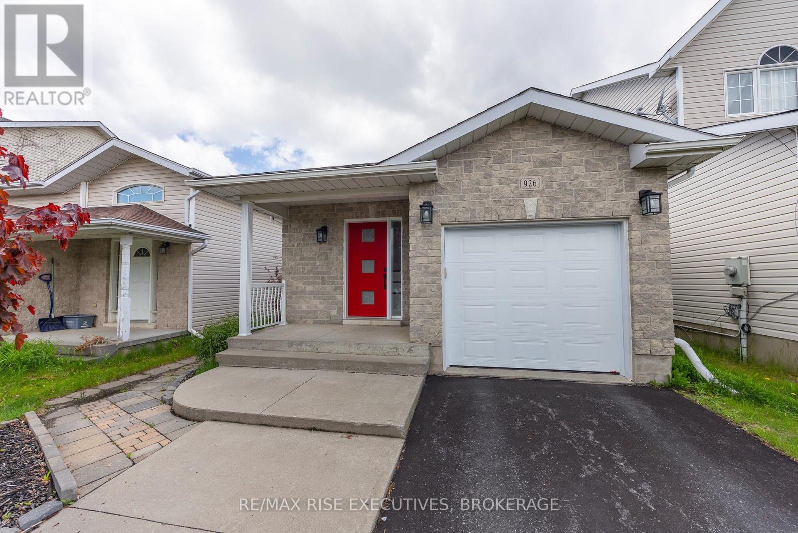 926 BLUFFWOOD AVENUE, Kingston, Ontario