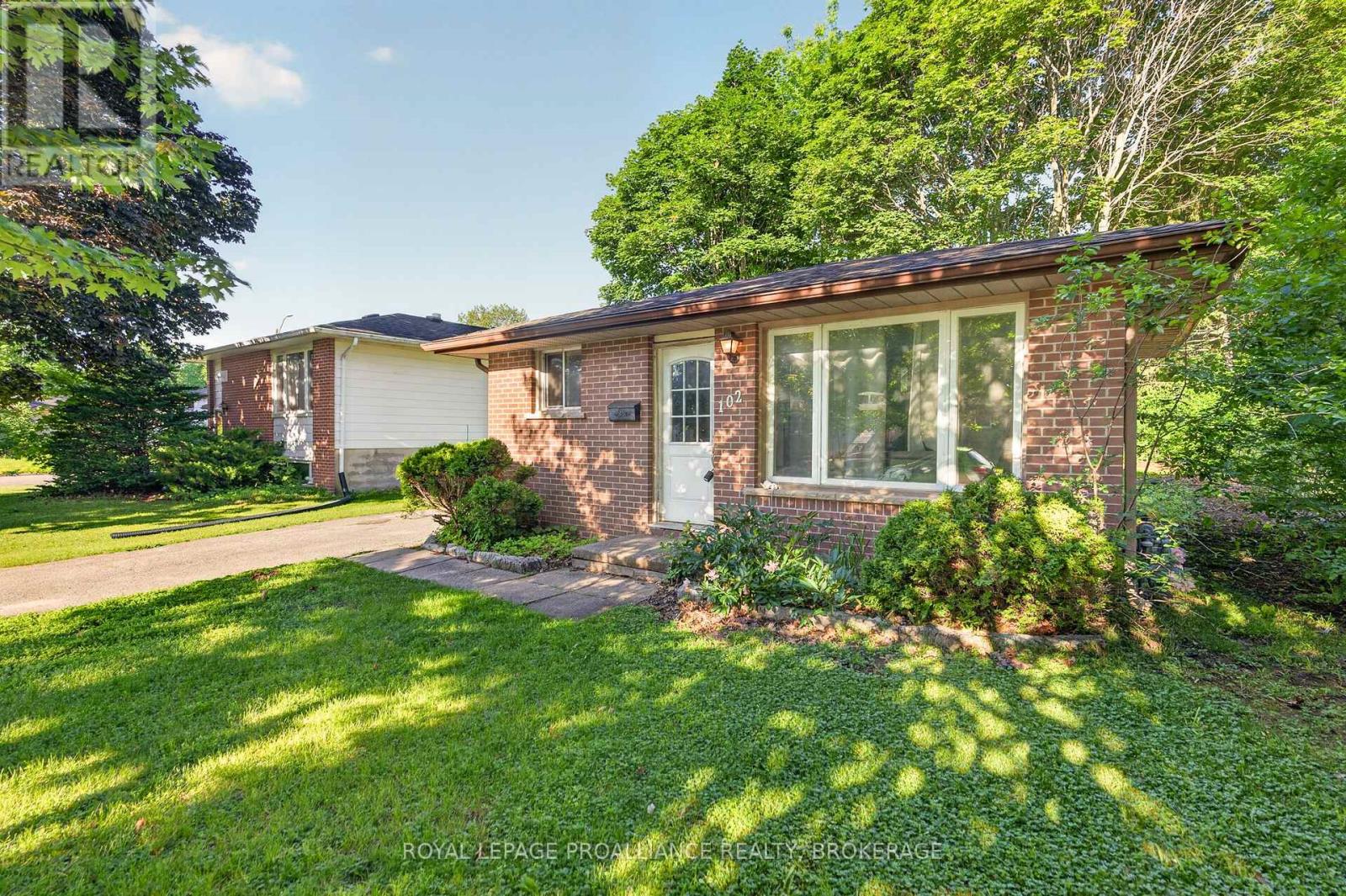 102 Calderwood Drive, Kingston, Ontario  K7M 6M3 - Photo 4 - X13488228