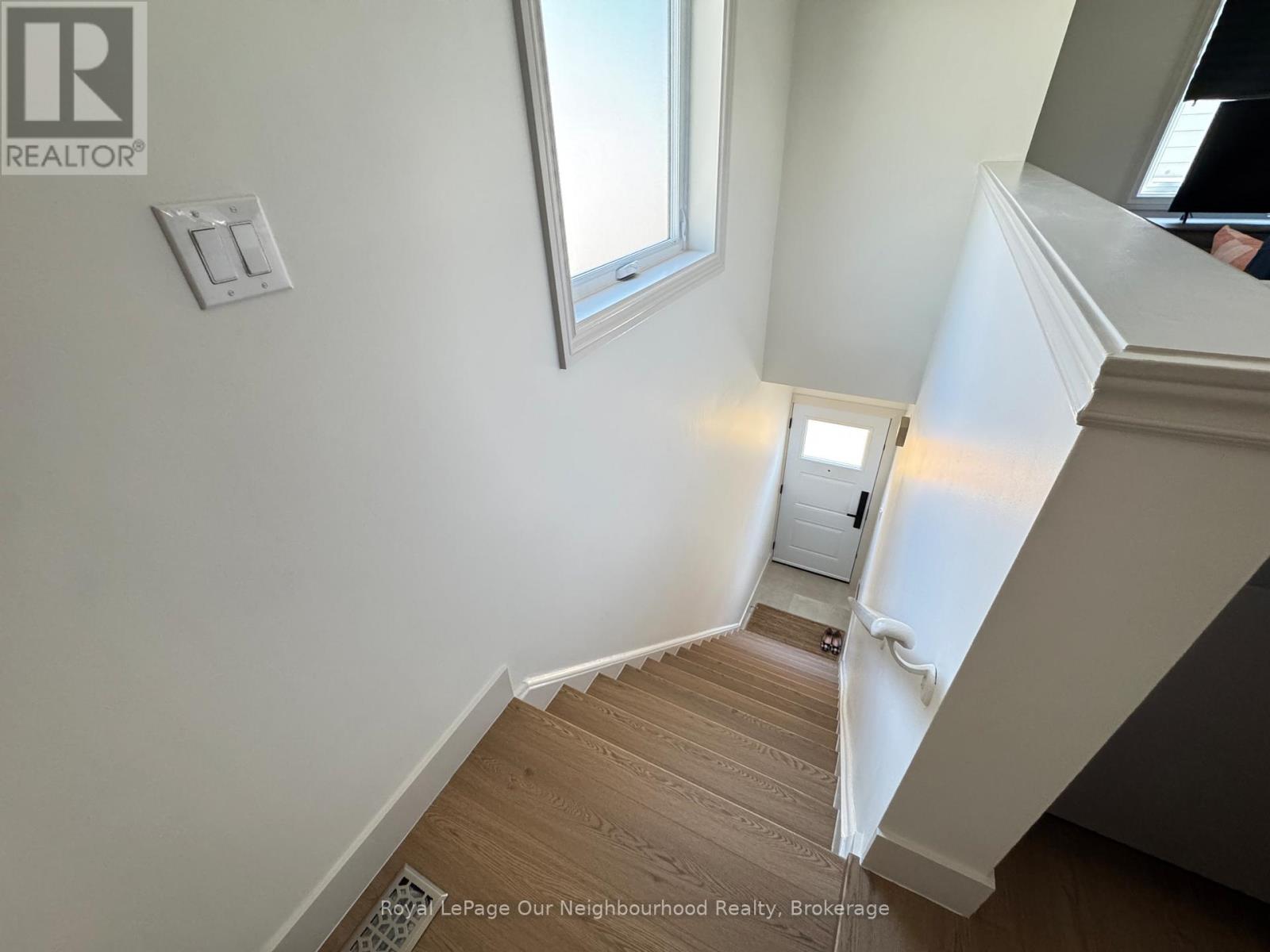 Coach Unit - 26 Cardrew Street, Markham, Ontario  L6B 1G2 - Photo 4 - N13488338