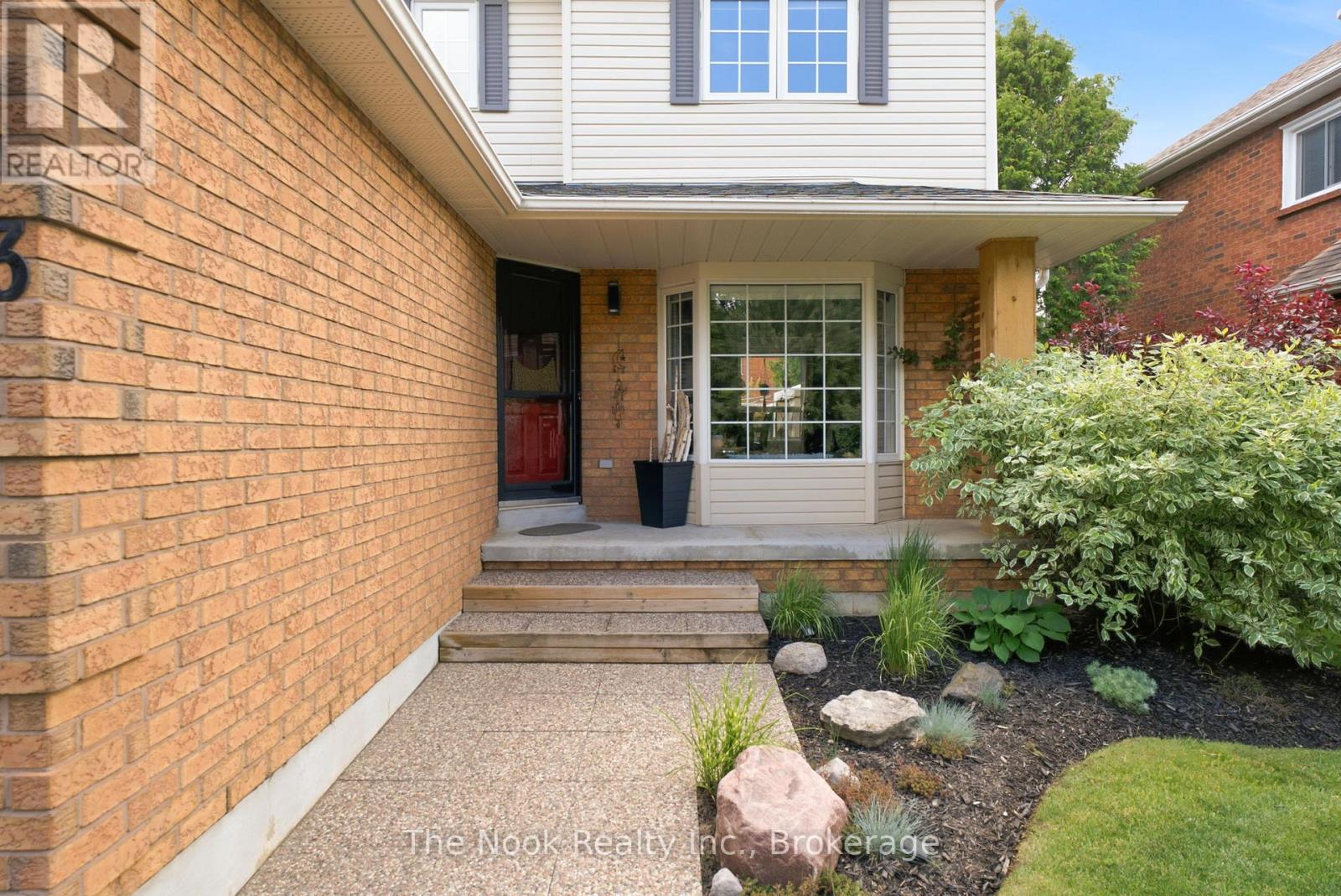 23 Thornbury Street, Clarington, Ontario  L1E 2C1 - Photo 3 - E13489368