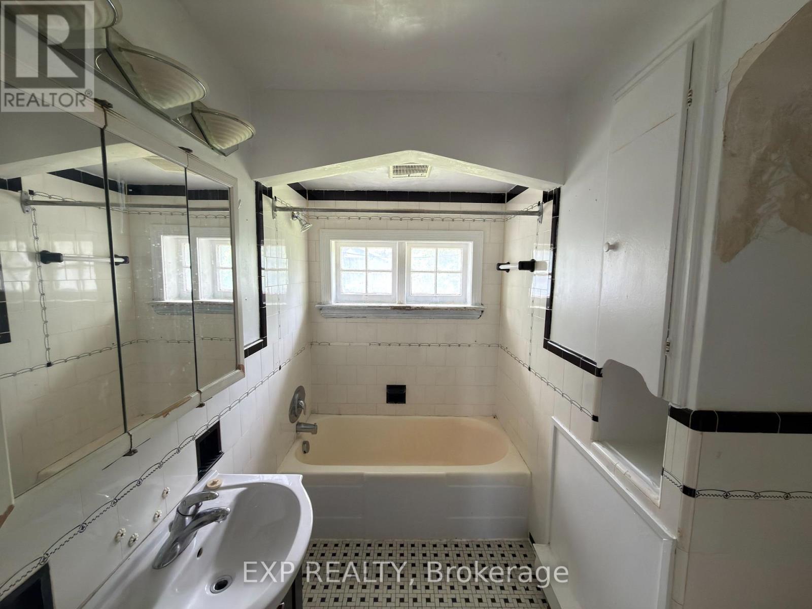1168 Oxford Street E, London East, Ontario  N5Y 3M1 - Photo 8 - X13489694