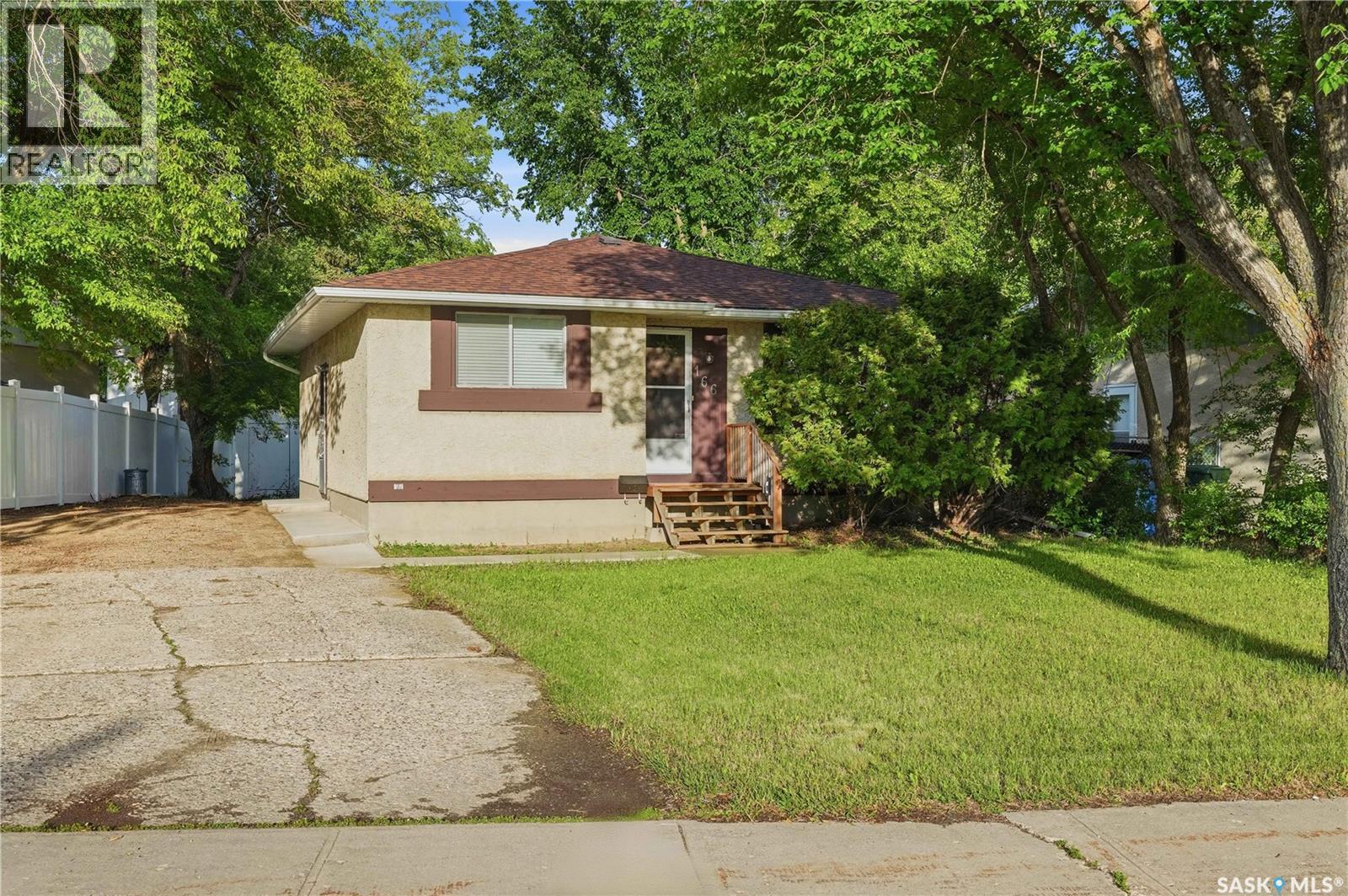166 Sangster BOULEVARD, Regina, Saskatchewan