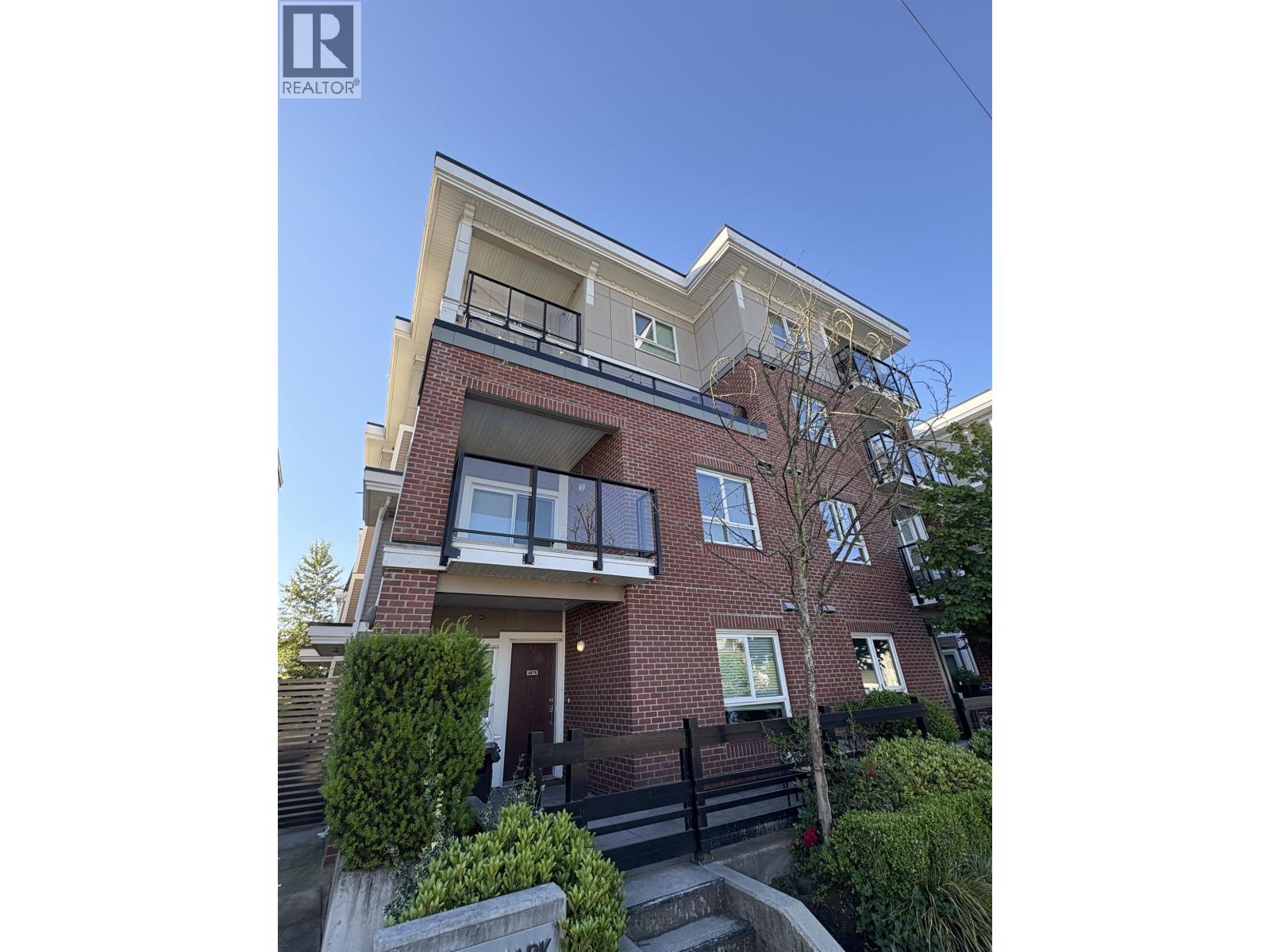 303 4882 Slocan Street, Vancouver, British Columbia  V5R 2A3 - Photo 3 - R3139259