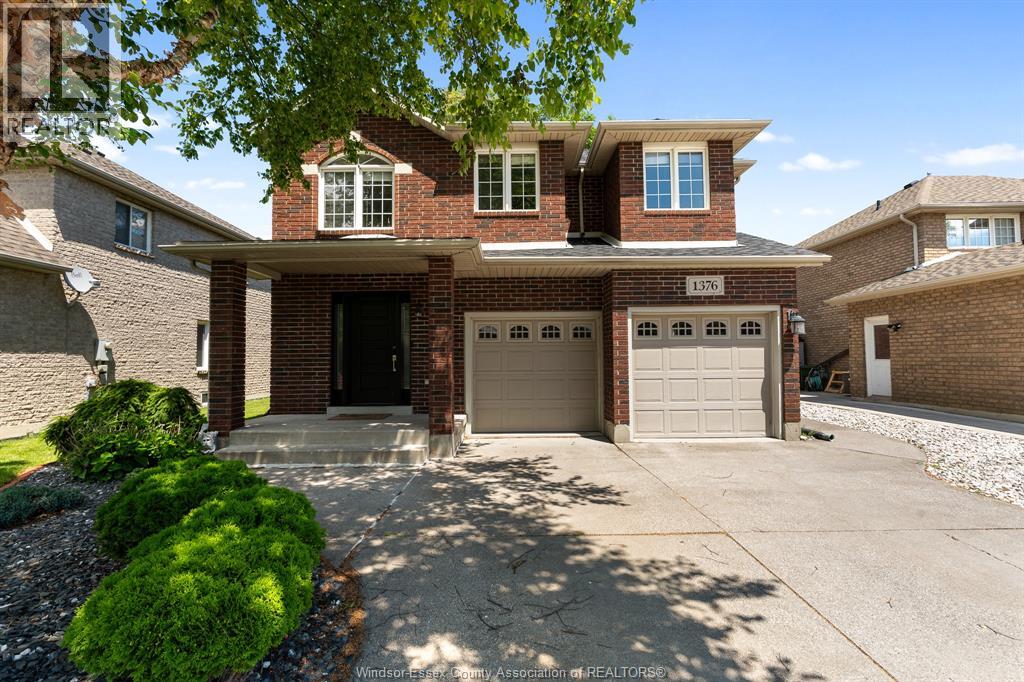 1376 Lakeview Avenue, Windsor, Ontario  N8P 1K7 - Photo 1 - 26015108