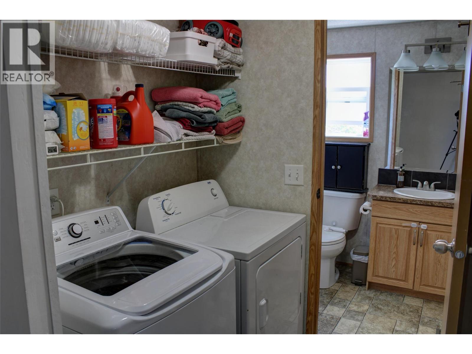 1034 Hillside Avenue, Chase, British Columbia  V0E 1M0 - Photo 10 - 10392407