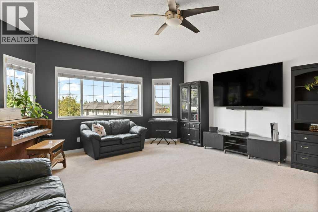 15 Valley Stream Circle NW, Calgary, Alberta  T3B 5V9 - Photo 15 - A2322674